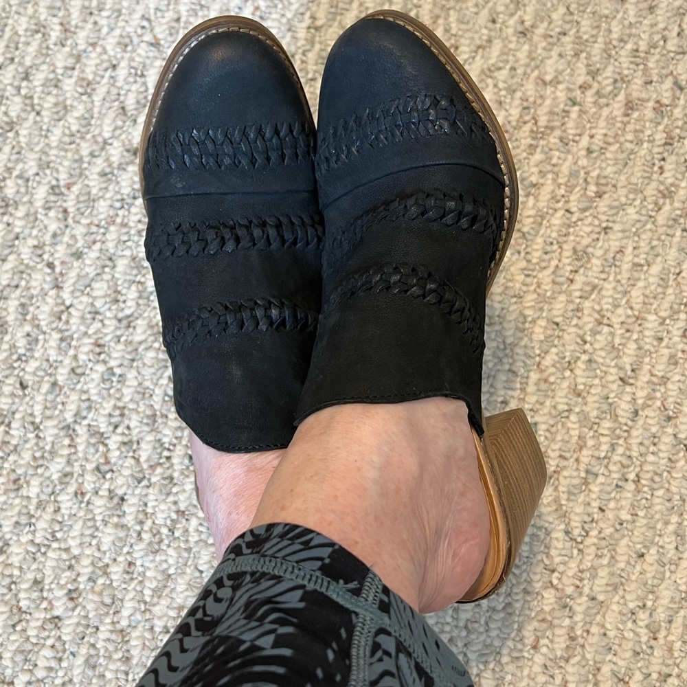 Journee Leather Huntly Black Bootie slides W/ Blocked Heels Sz 9 - Picture 4 of 12